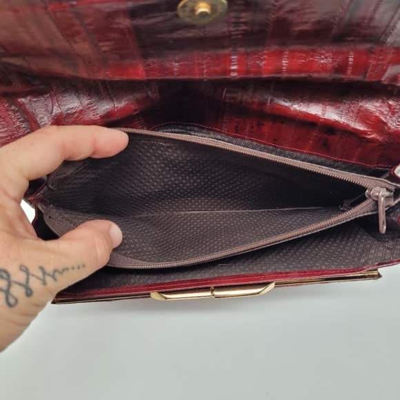 VINTAGE | genuine eelskin fold magnetic close clutch purse - Picture 9 of 10